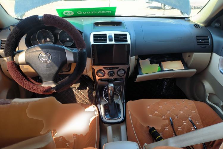 Used Brilliance Junjie FSV 2011 New Edition 1.5L Automatic Comfort Model Center Console