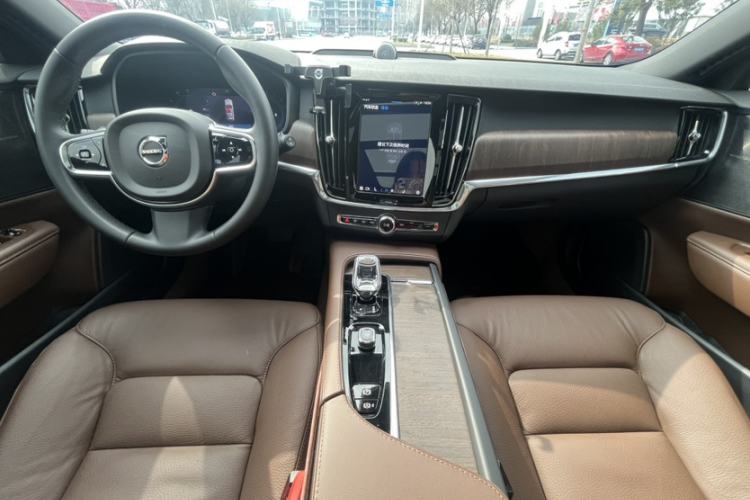 Used Volvo V90 2024 Cross Country B5 AWD Smart Range Edition
