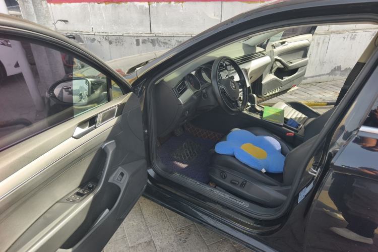 Used Volkswagen Magotan 2018 330TSI DSG Advanced Model Driver Seat