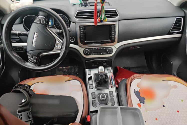 Used Haval H6 Coupe 2015 Blue-Label Facelift 2.0T Manual Two-Wheel Drive Urban Version Center Console