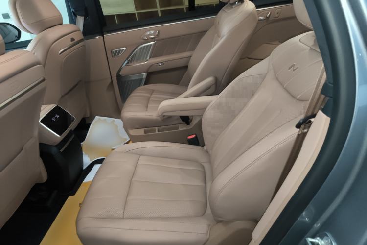 Used ONVO Luxeed L90 2025 Model—Ultra Six-Seater Version