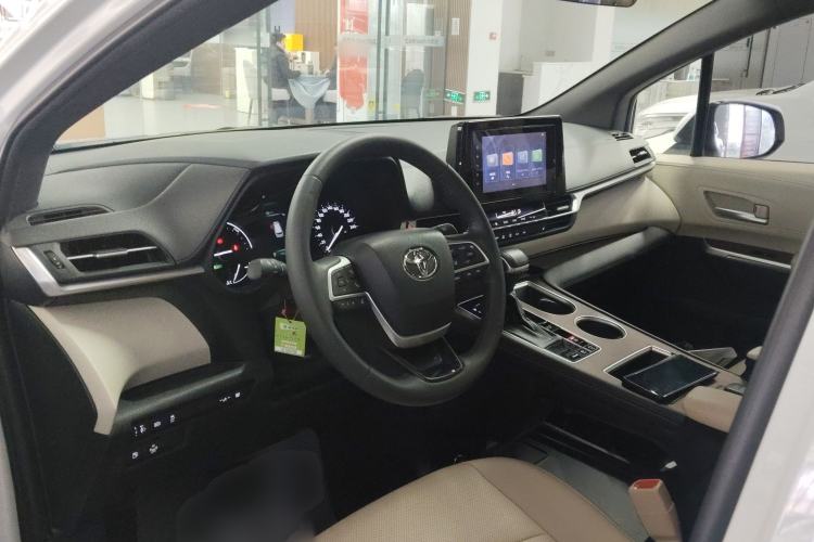 Used Toyota Sienna 2023 2.5L Hybrid Luxury Edition
