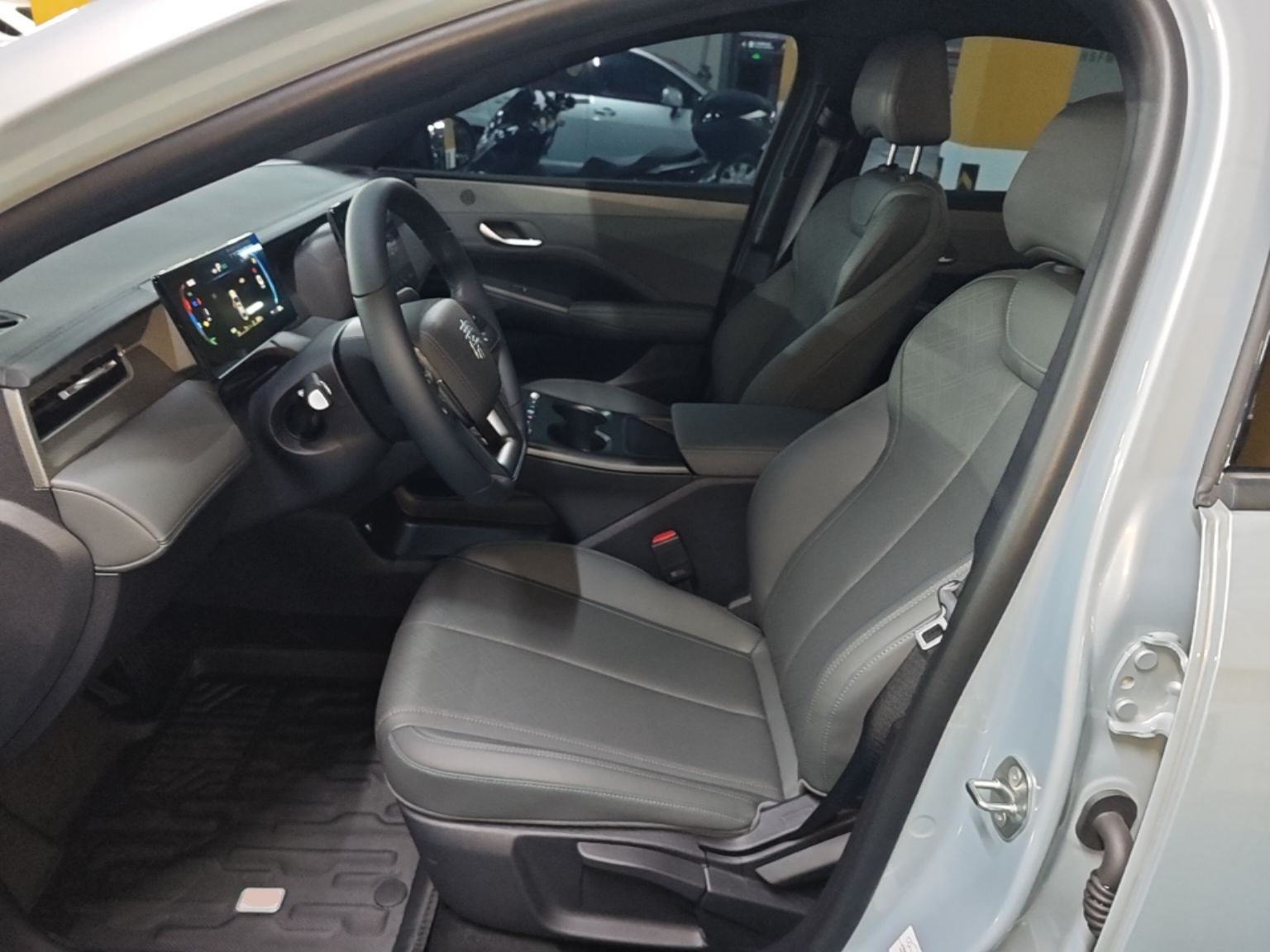 BYD Qin PLUS 2026 DM-i 128KM Progressive Model — снимка 17