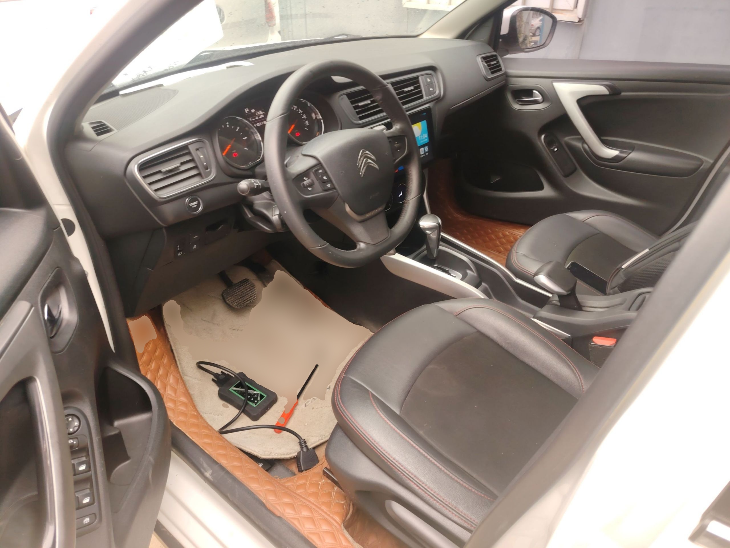 Переднее сиденье в автомобиле