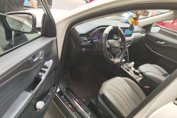 Used Ford Escape 2020 EcoBoost 245 Two-Wheel-Drive Titanium Edition
