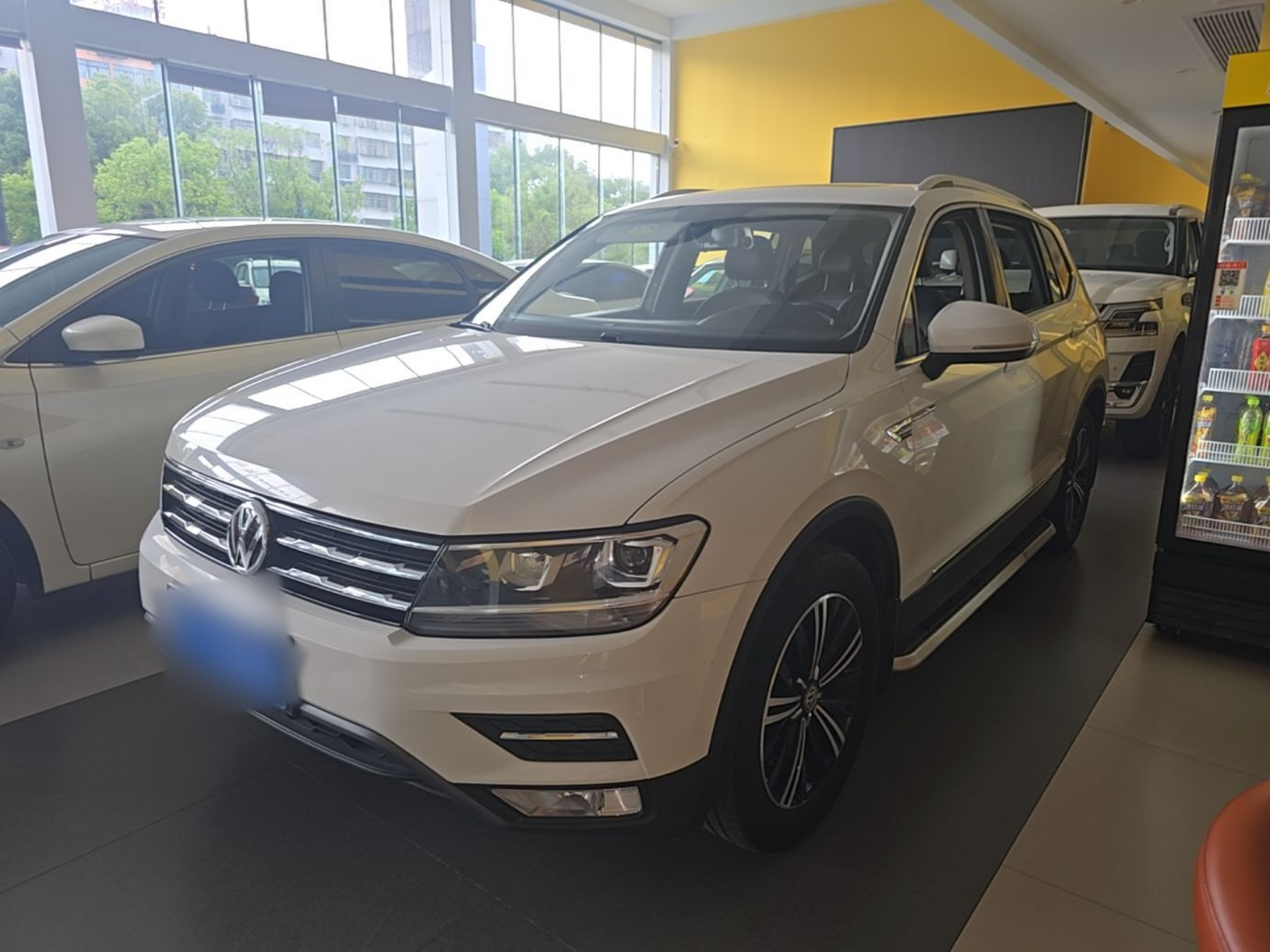 Unter der Vorderseite des Autos