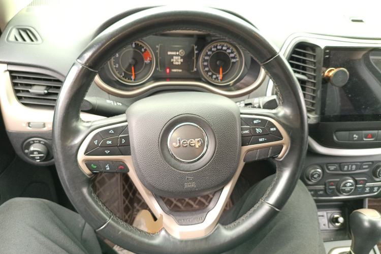 Used Jeep Cherokee 2017 2.4L Leading Edition
