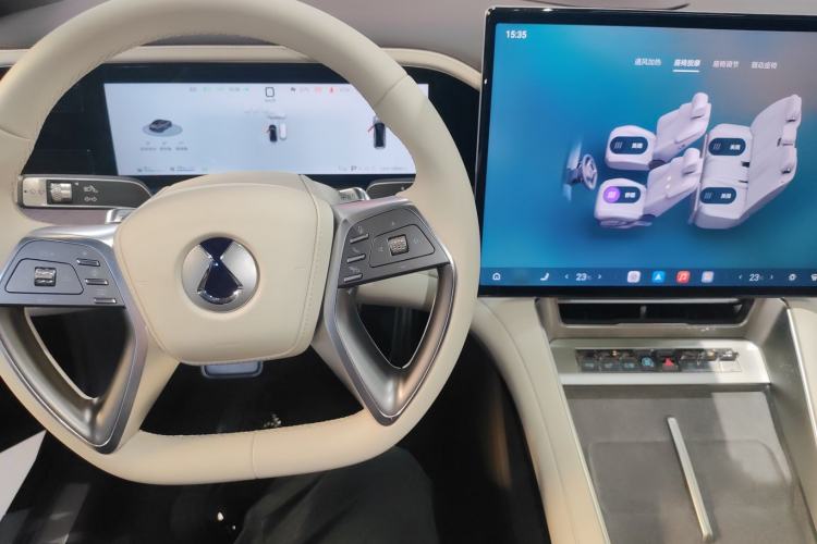 Used Denza Z9 2024 1100 km Four-Wheel Drive Max Version Center Console