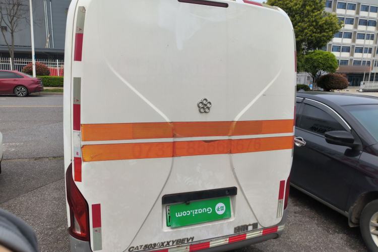 Used Guangtong Auto makeup Logistics Vehicle 2024 3.1T 2-Seater 4.99-Meter All-Electric Closed Cargo Van with 41.86 kWh Rear