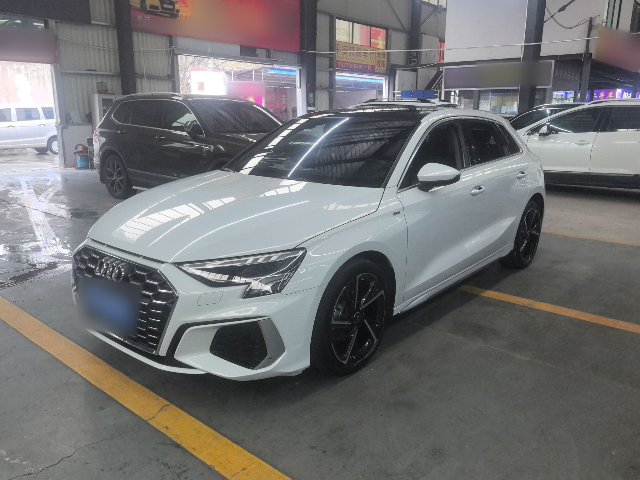 تحت مقدمة السيارة