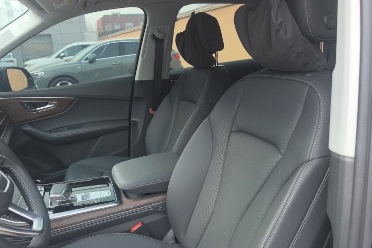 Used Audi Q7 2024 55 TFSI quattro S line Sport model
