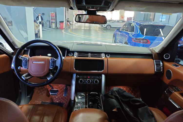 Used Land Rover Range 2016 5.0 SC V8 AB Prestige Extended Version Center Console