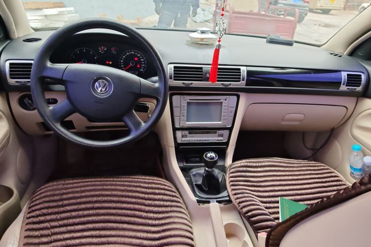 Used Volkswagen Passat 2009 2.0L MFI Manual Luxury Edition