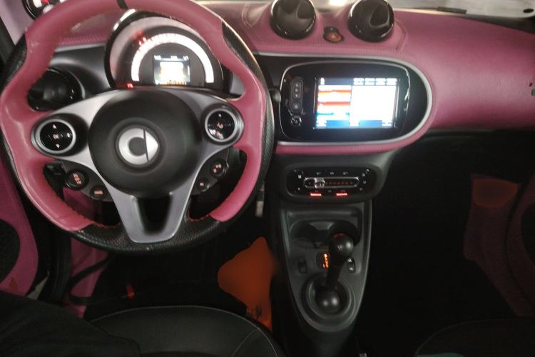 Used smart fortwo 2016 0.9T 66 kW Convertible Pioneer Edition
