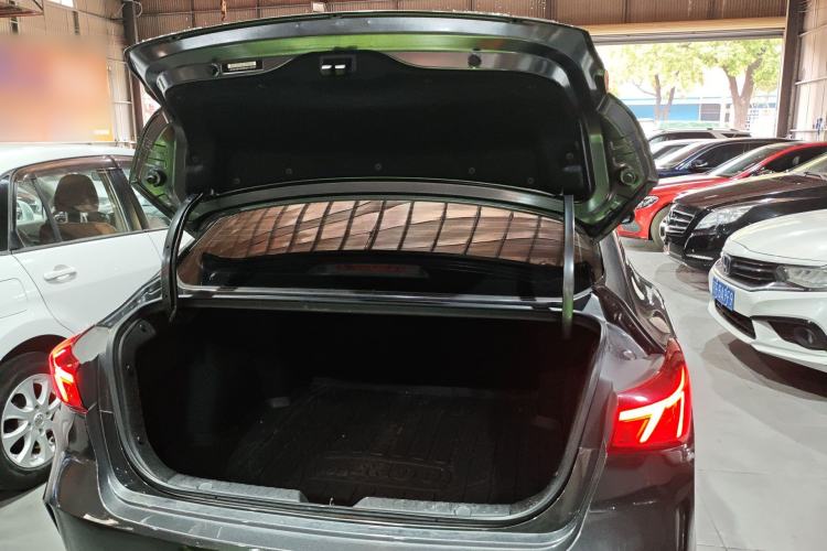 Used CHANGAN Eado 2023 Changan Edition PLUS Blue Whale NE 1.4T GDI DCT Prestige Version Trunk