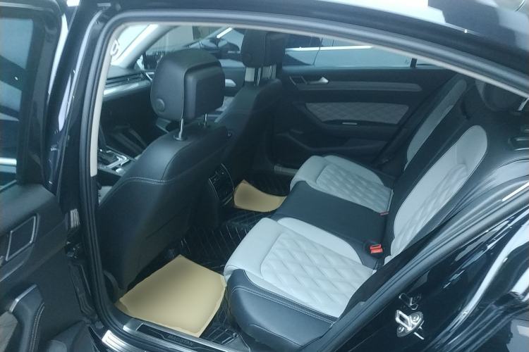 Used Volkswagen Magotan 2023 2 Million Units Limited Edition 330TSI DSG Leading Version
