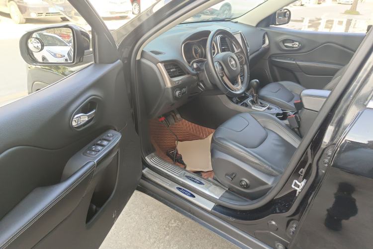 Used Jeep Cherokee 2017 2.0L Superior Edition