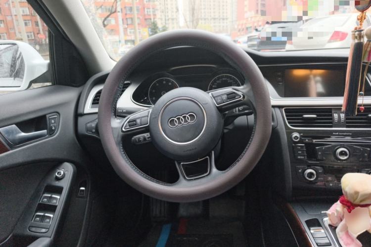 Used Audi A4L 2016 35 TFSI Collection Edition S line Comfort Model Steering Wheel