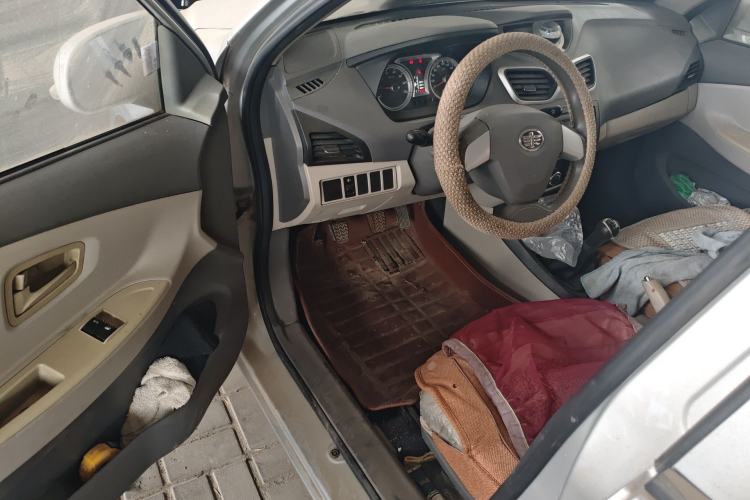 Used FAW Xiali N5 2014 1.0L Manual Standard Edition