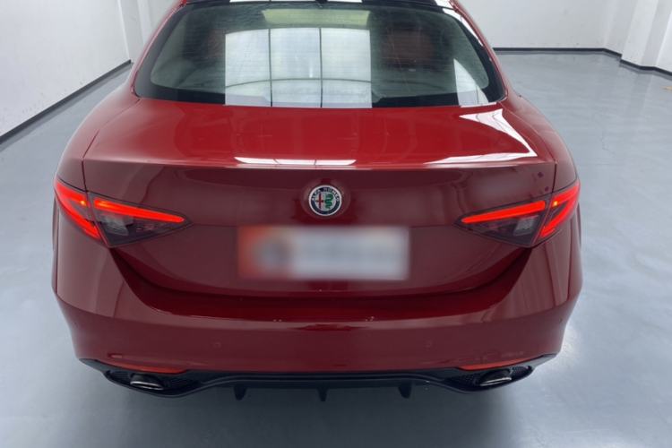 Used Alfa Romeo Giulia 2017 2.0T 200HP Luxury Edition
