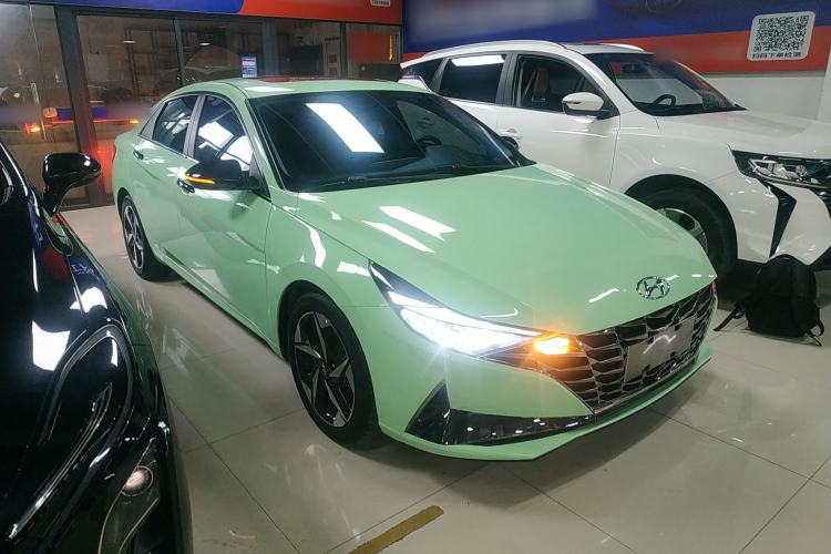 Used Hyundai Elantra 2021 1.5L CVT GLX Elite Edition Front Right 45 Deg