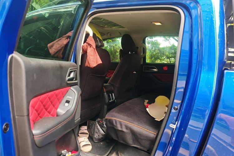 Used Great Wall Poer 2020 2.0T Off-Road Edition Automatic Diesel 4x4 Advanced Version with Trailer Capability GW4D20M Left Rear Seat