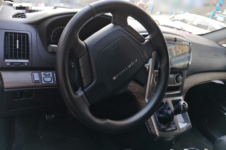 Used FORTHING Lingzhi PLUS 2022 Travel Edition 2.0L Manual Comfort Version 7 Seats
