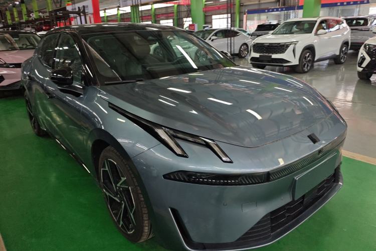 Used Lynk & Co 07 2024 EM-P 126 Long-Range Halo Exterior 1