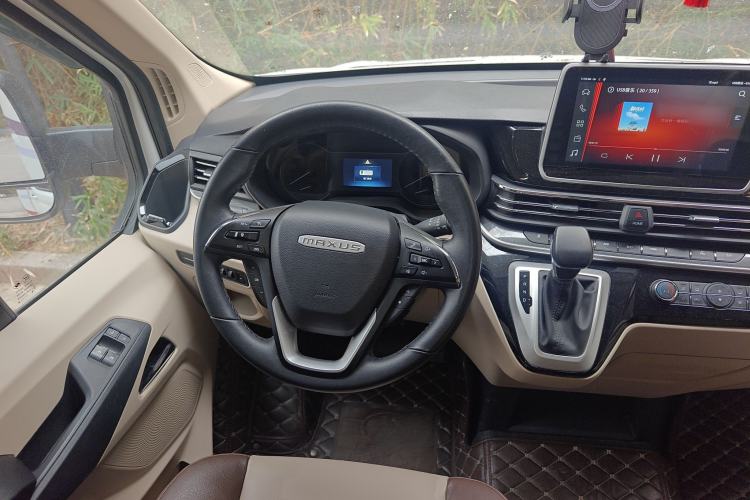 Used SAIC MAXUS V90 RV 2021 2.0T Lifestyle V90 Self-Propelled Class-C RV Flagship Edition with a Small Front Overhead Bed
