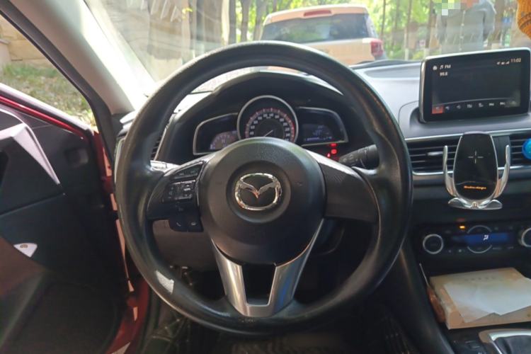 Used Mazda 3 Axela 2016 Sedan 1.5L Automatic Luxury Model