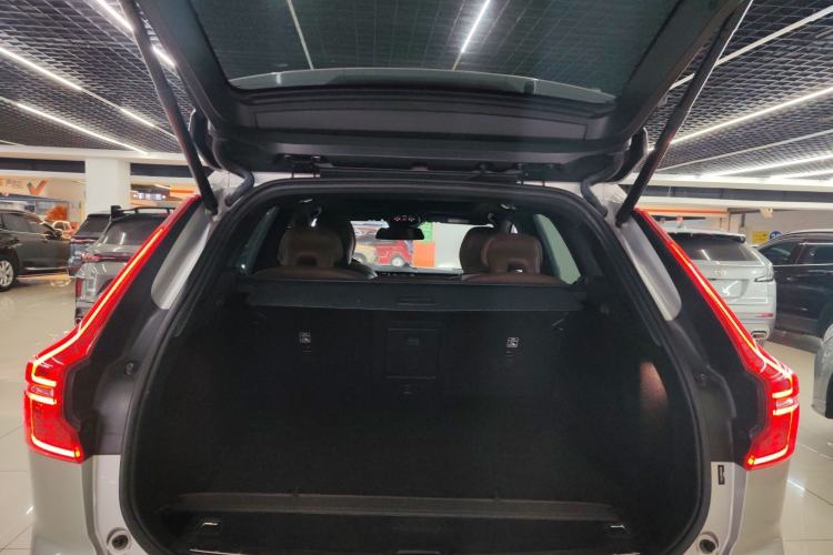 Used Volvo XC60 2022 B5 4x4 Zhiyi Luxury Edition
