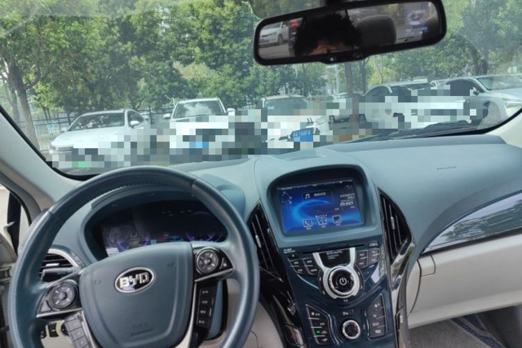 Used BYD Qin New Energy 2014 1.5T Flagship Model Center Console