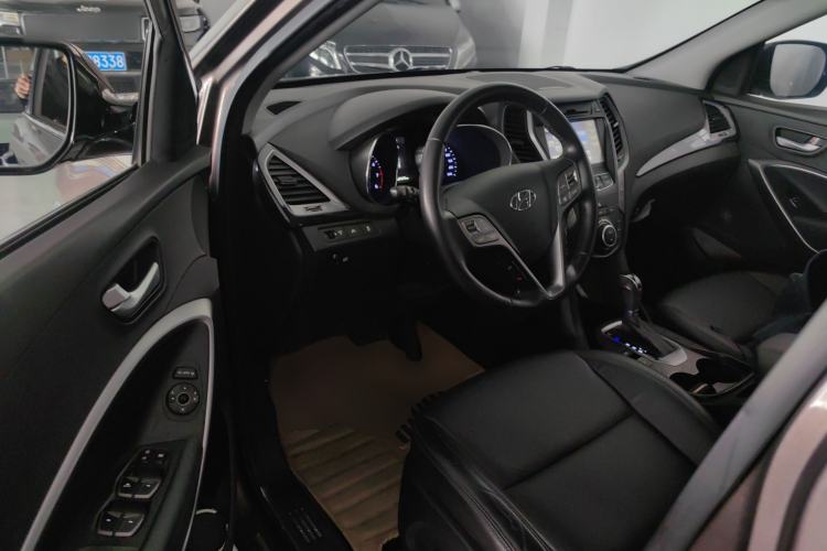Used Hyundai Santa Fe 2015 2.0T Automatic Two-Wheel Drive Smart Version 5 Seats
