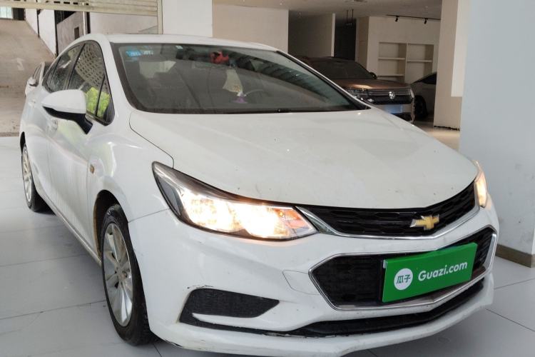 Used Chevrolet Cruze 2018 320 Automatic Pioneer Sunroof Edition Front Right 45 Deg