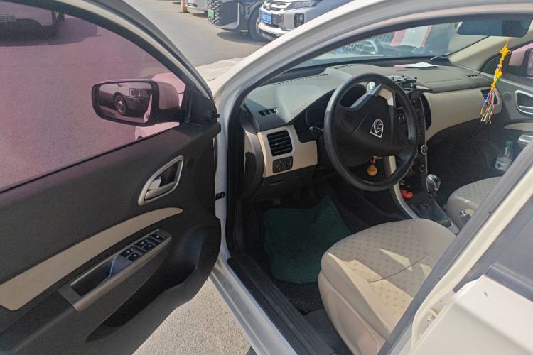 Used Baojun 630 2013 1.5L manual standard version Driver Seat