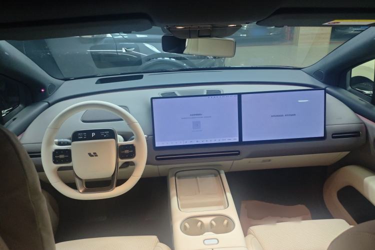 Used Li Auto i6 2025 Model Two-Wheel-Drive Standard Type
