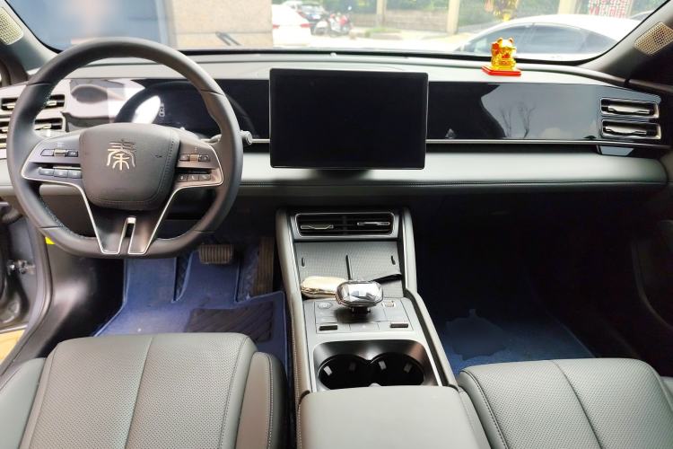 Used BYD Qin L 2024 DM-i 120KM Beyond Model Center Console