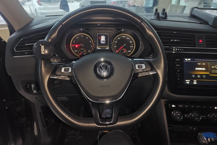 Used Volkswagen Tiguan L 2020 330TSI Automatic Two-Wheel Drive Smart Luxury Edition China VI Standard
