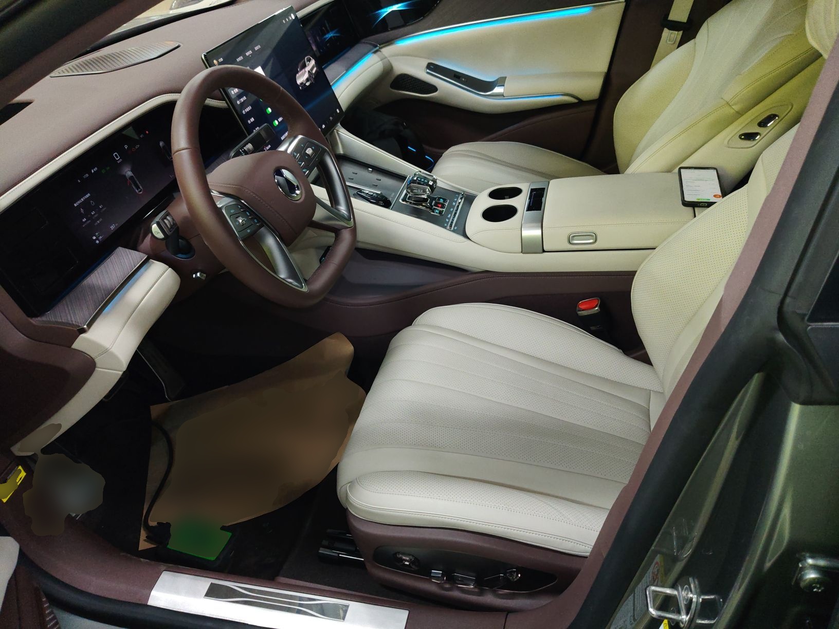 Переднее сиденье в автомобиле