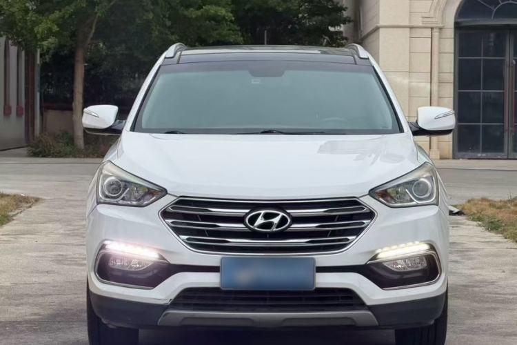 Used Hyundai Santa Fe 2017 2.4L Automatic Two-Wheel Drive Smart Version 5 Seats
