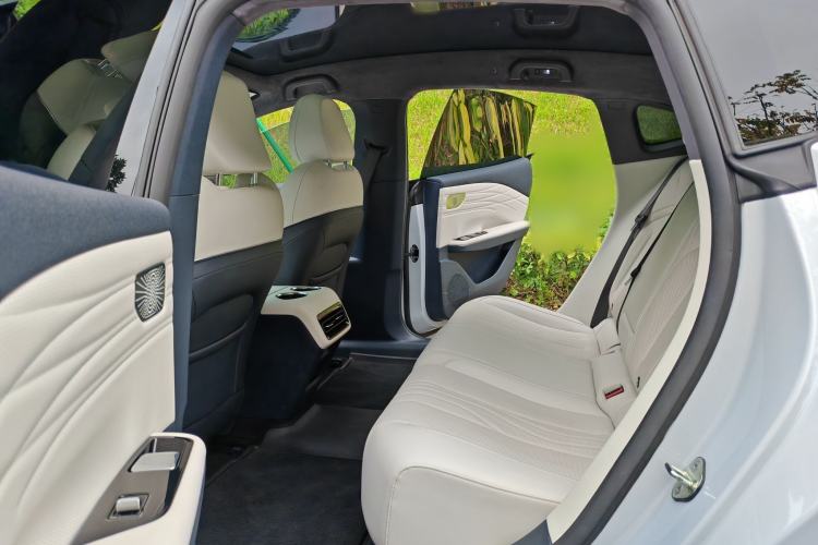 Used Geely Galaxy E8 2024 665 km Range Rear-Drive Starship Long-Range Version Interior 4