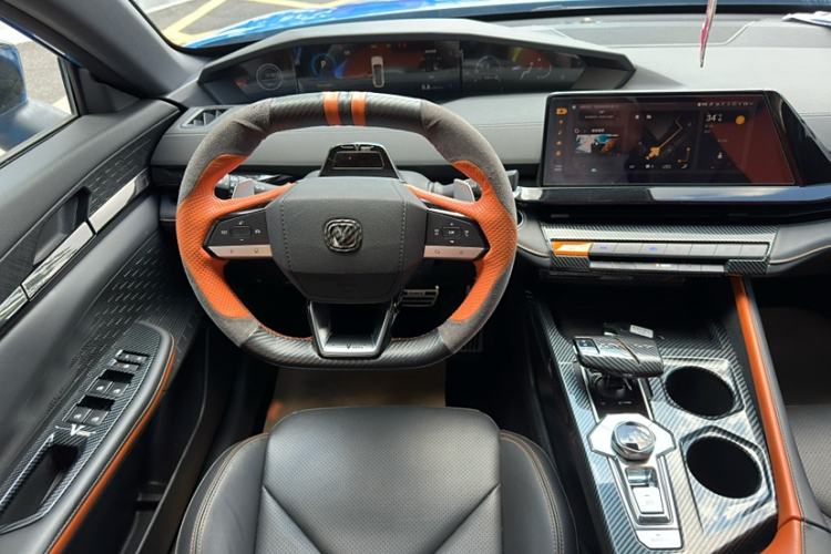 Used Changan UNI-V 2022 1.5T Prestige Version