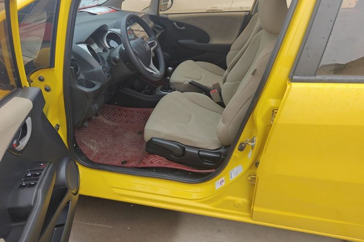 Used Honda Fit 2011 1.5L manual luxury version