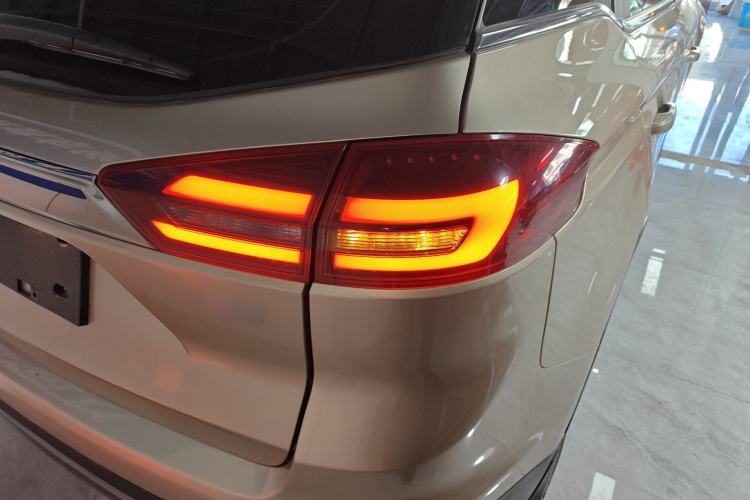 Used Geely Auto Emgrand X7 Sport 2020 1.8TD DCT Two-Wheel Drive Smart Connect 4G-Enabled Version