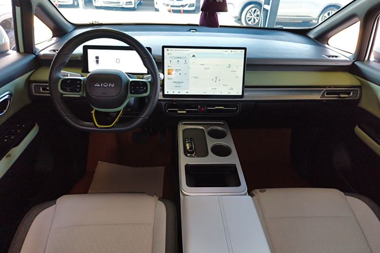Used AION Y 2023 Plus 510 Smart Edition Center Console