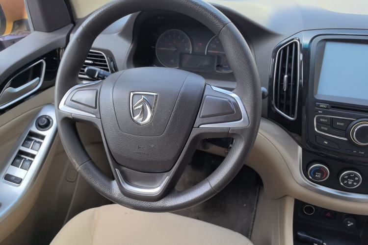 Used Baojun 730 2014 1.5L manual standard trim 7 seats Steering Wheel