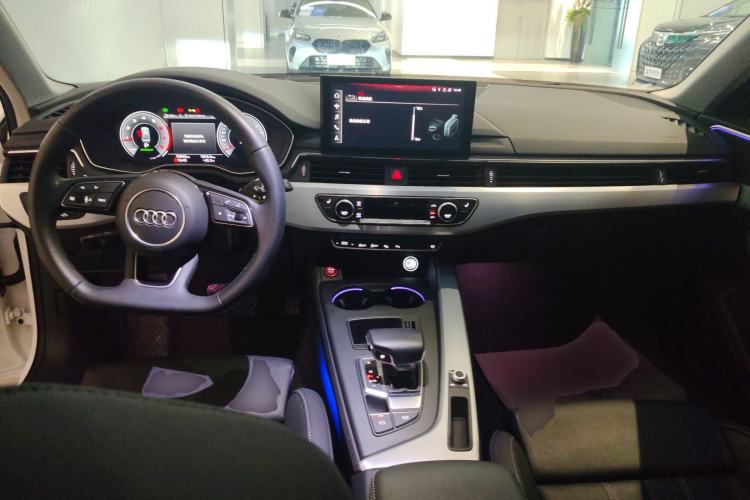 Used Audi A4L 2022 40 TFSI Luxury Dynamic Model Center Console