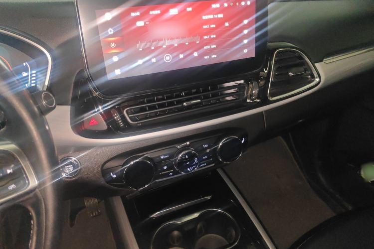 Used EXEED Lingyun 2020 1.6T Two-Wheel Drive Star Edition Audio And AC Panel