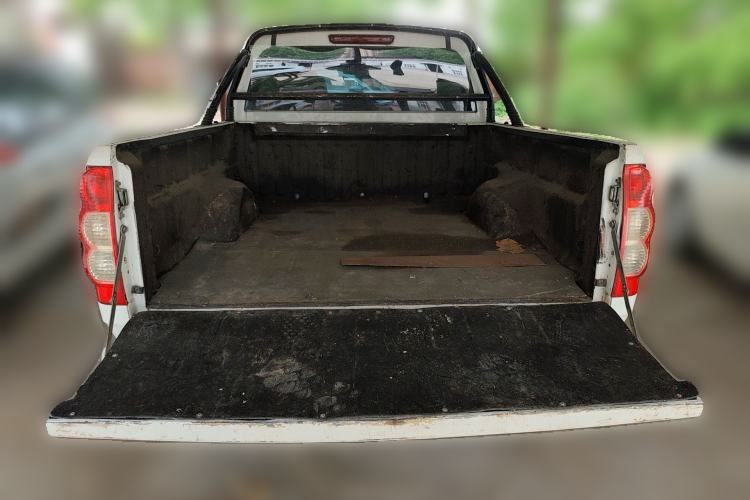 Used Great Wall Wingle 5 2017 2.4L European-spec Gasoline 2WD Elite Model with Big Double Cab – 4G69S4N Trunk