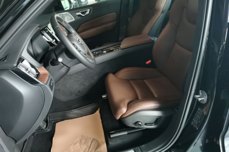 Used Volvo XC60 New Energy 2025 Plug-in Hybrid Long-Range All-Wheel Drive Smart Luxury Edition
